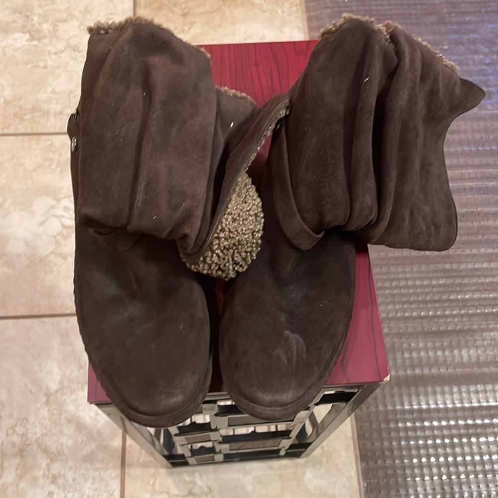 Stuart Weitzman Woman’s Brown Suede Winter Boots 🥾 Size 6 Pre Owned